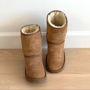 UGG Australia Essential Short Boot - Size 7M - Tan